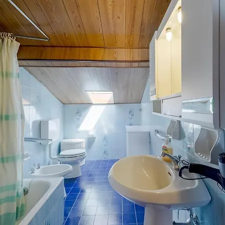Seaview Apartment *